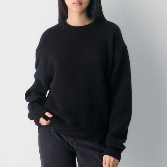 Aritzia Sweaters - Aritzia Essential Cashmere Relaxed Crew Sweater Black Size Small
